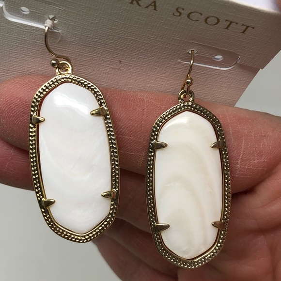 White Elle Earrings - Picture 4 of 8